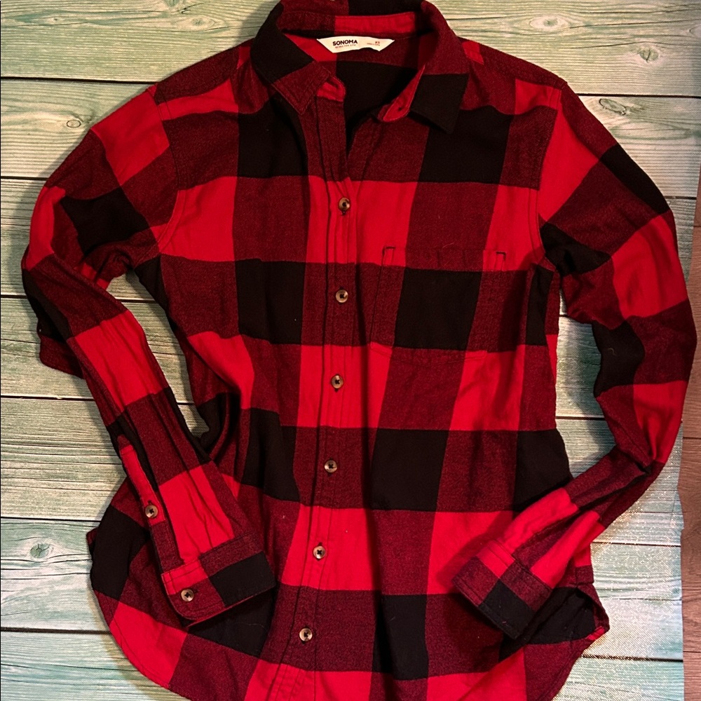 Sonoma Red and Black Buffalo Plaid Women's Button-Down Shirt. EUC